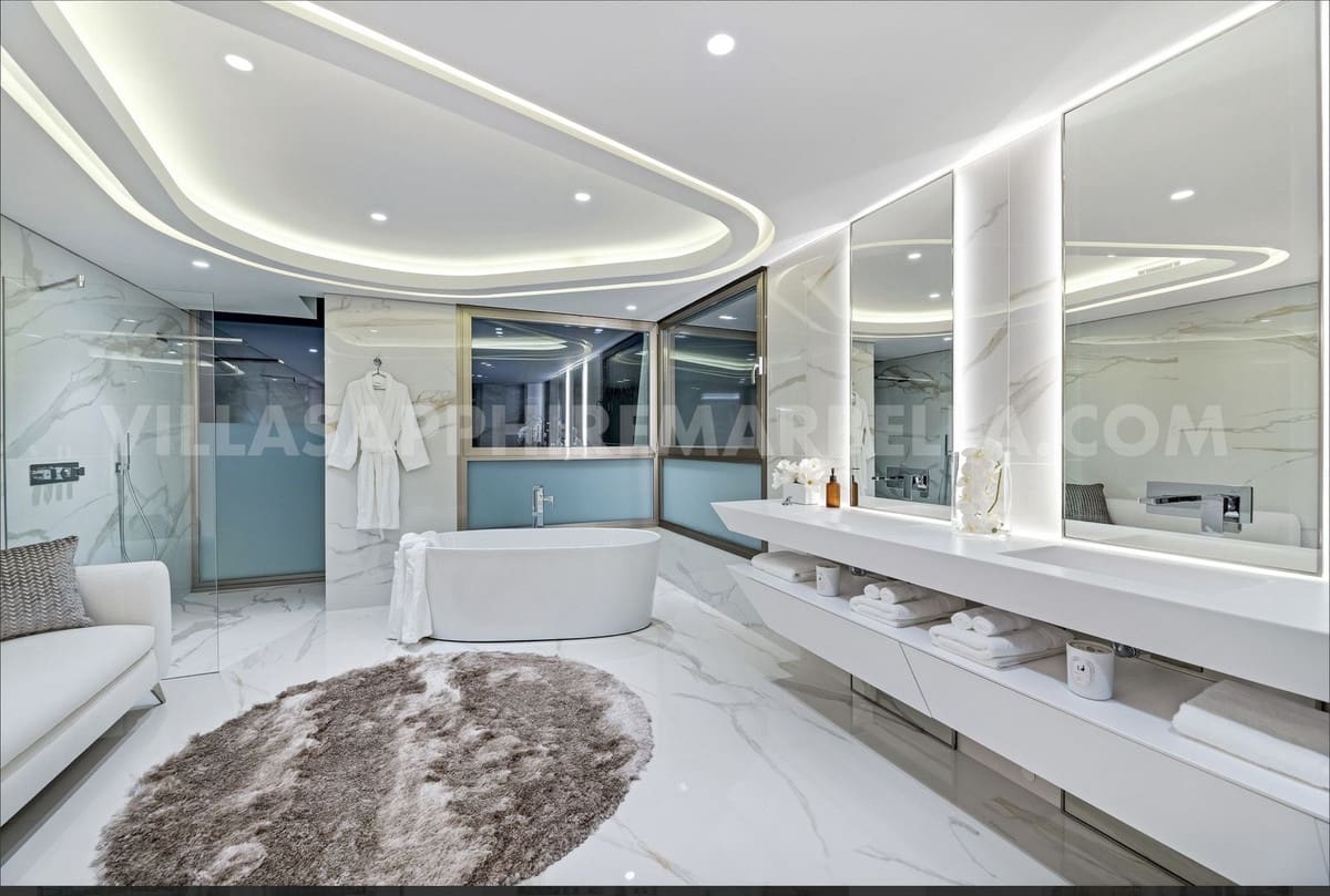 6 bedroom Villa for sale in Los Monteros with pool garage - € 12,500,000 (Ref: 9183395)