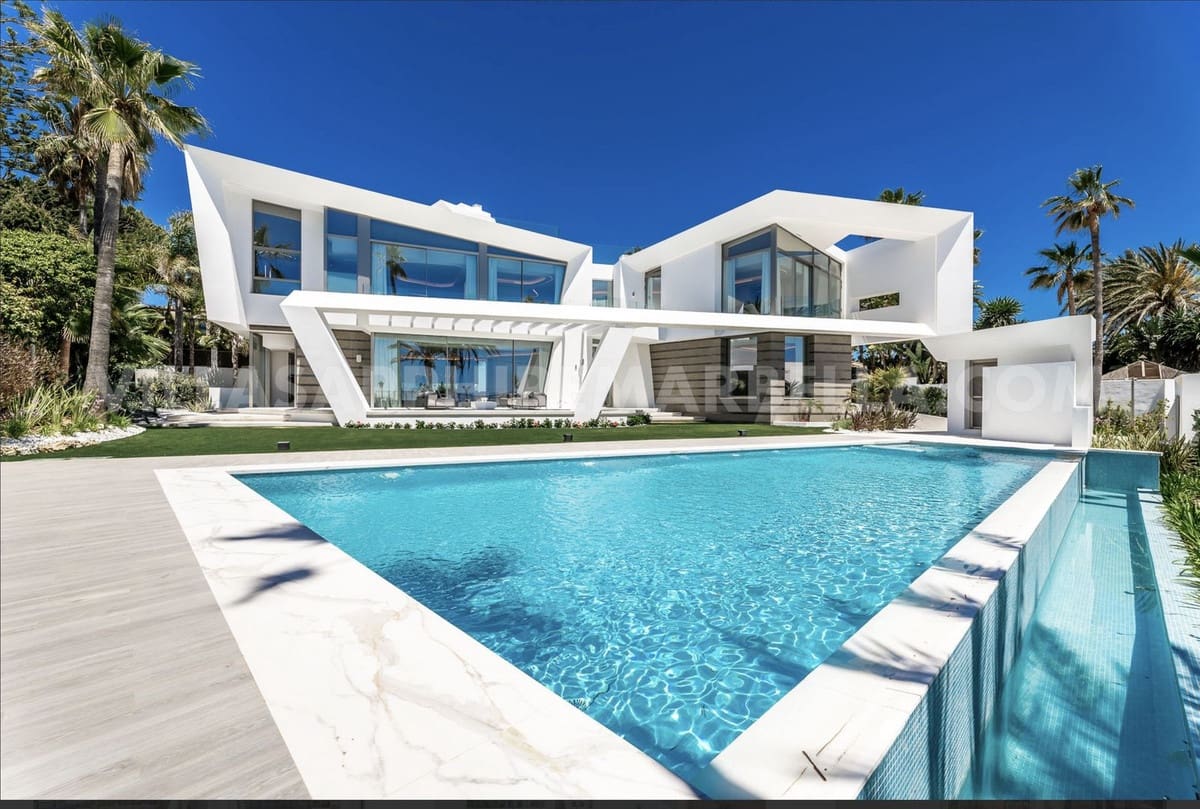 6 bedroom Villa for sale in Los Monteros with pool garage - € 12,500,000 (Ref: 9183395)