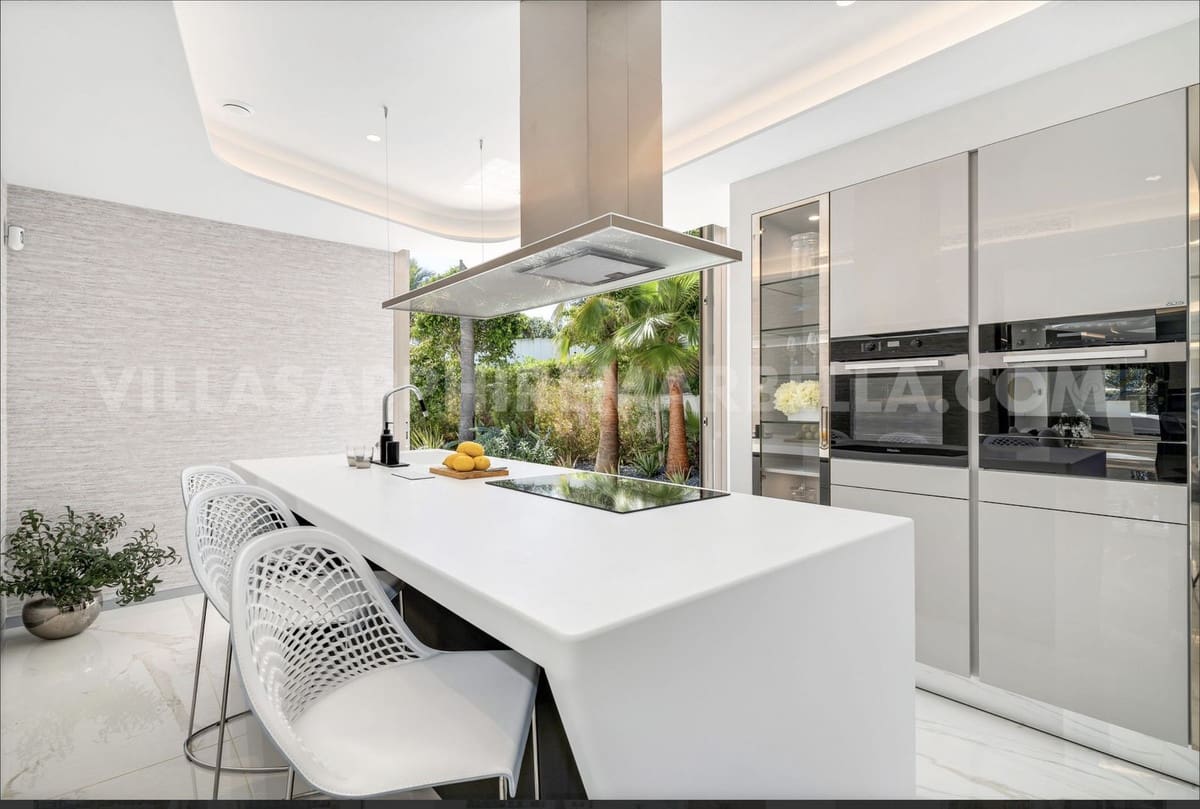 6 bedroom Villa for sale in Los Monteros with pool garage - € 12,500,000 (Ref: 9183395)