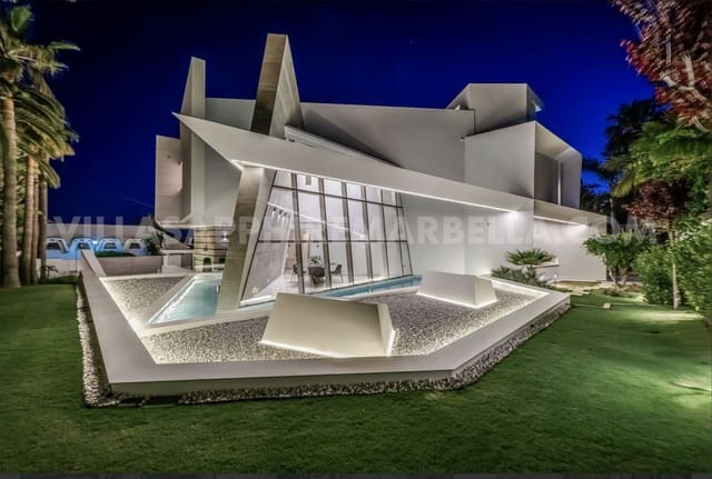 6 sypialnia Willa na sprzedaż w Los Monteros, Marbella z basenem garażem - 12 500 000 € (Ref: 9183395)