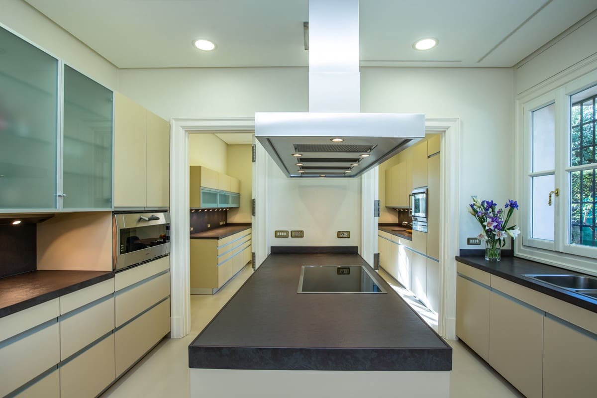 7 bedroom Villa for sale in Los Monteros with pool - € 10,700,000 (Ref: 9183397)