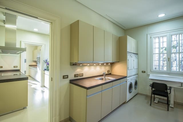 7 sypialnia Willa na sprzedaż w Los Monteros, Marbella z basenem - 10 700 000 € (Ref: 9183397)