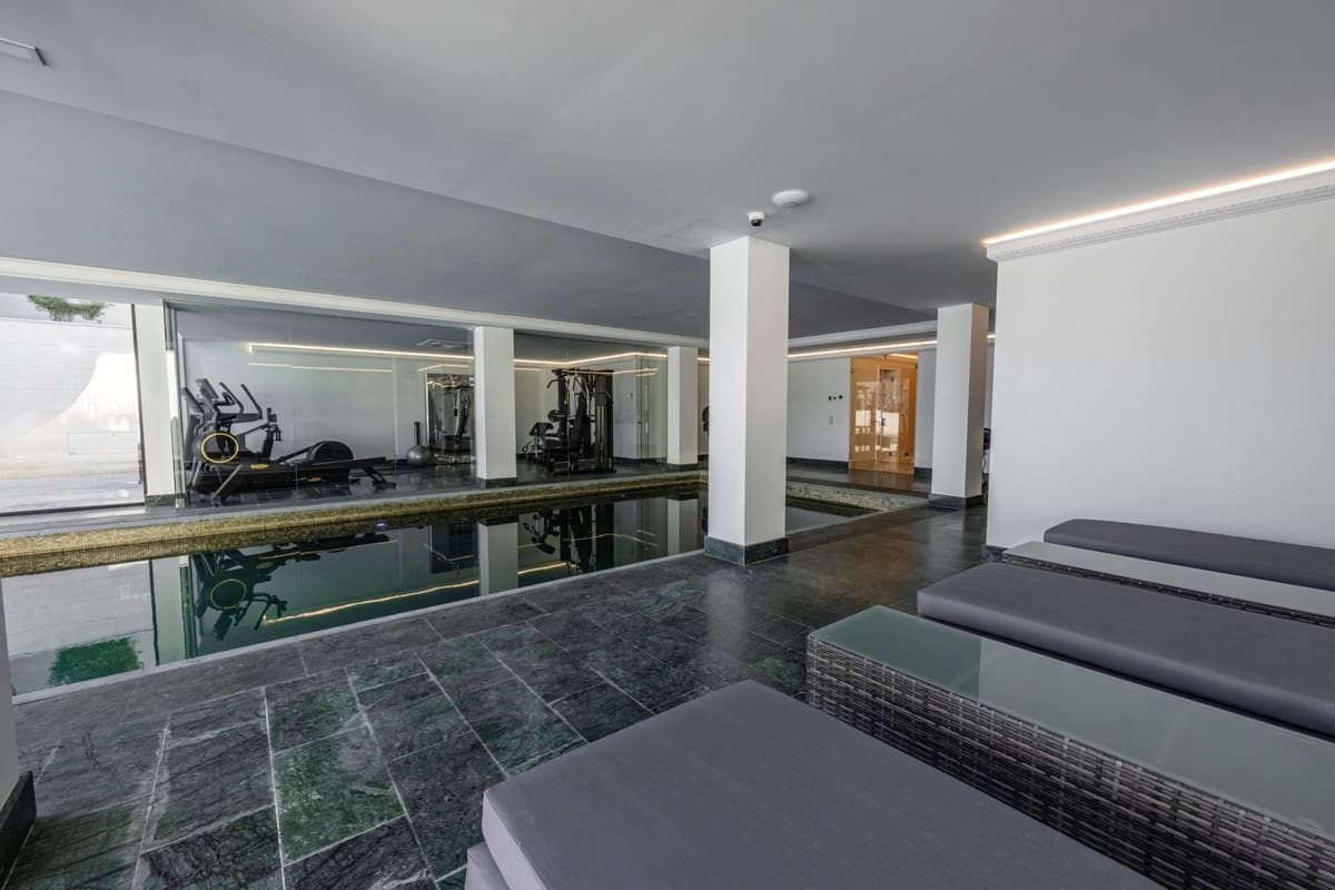 8 sovrum Villa till salu i Golden Mile med pool - 11 950 000 € (Ref: 9183399)