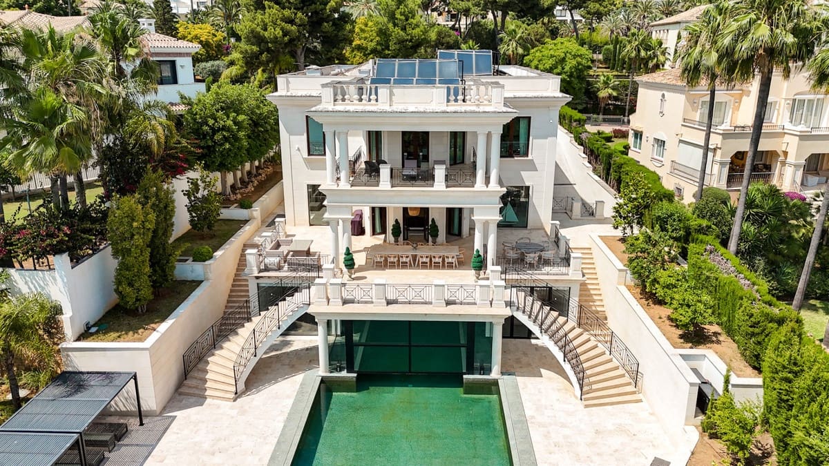 8 sovrum Villa till salu i Golden Mile med pool - 11 950 000 € (Ref: 9183399)