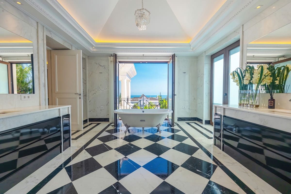 8 sovrum Villa till salu i Golden Mile med pool - 11 950 000 € (Ref: 9183399)