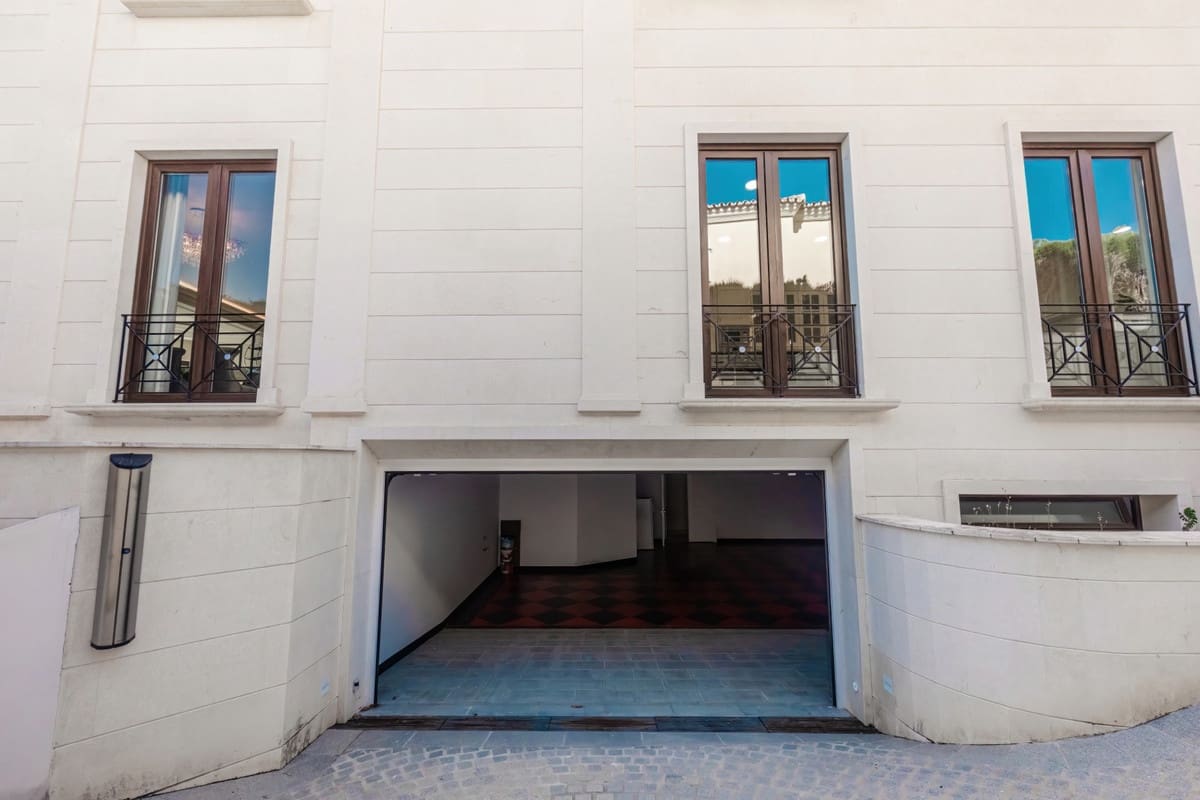 8 sovrum Villa till salu i Golden Mile med pool - 11 950 000 € (Ref: 9183399)