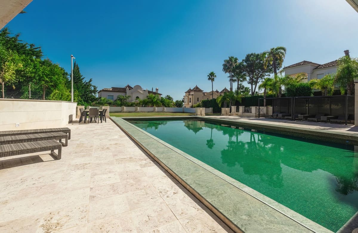 8 sovrum Villa till salu i Golden Mile med pool - 11 950 000 € (Ref: 9183399)