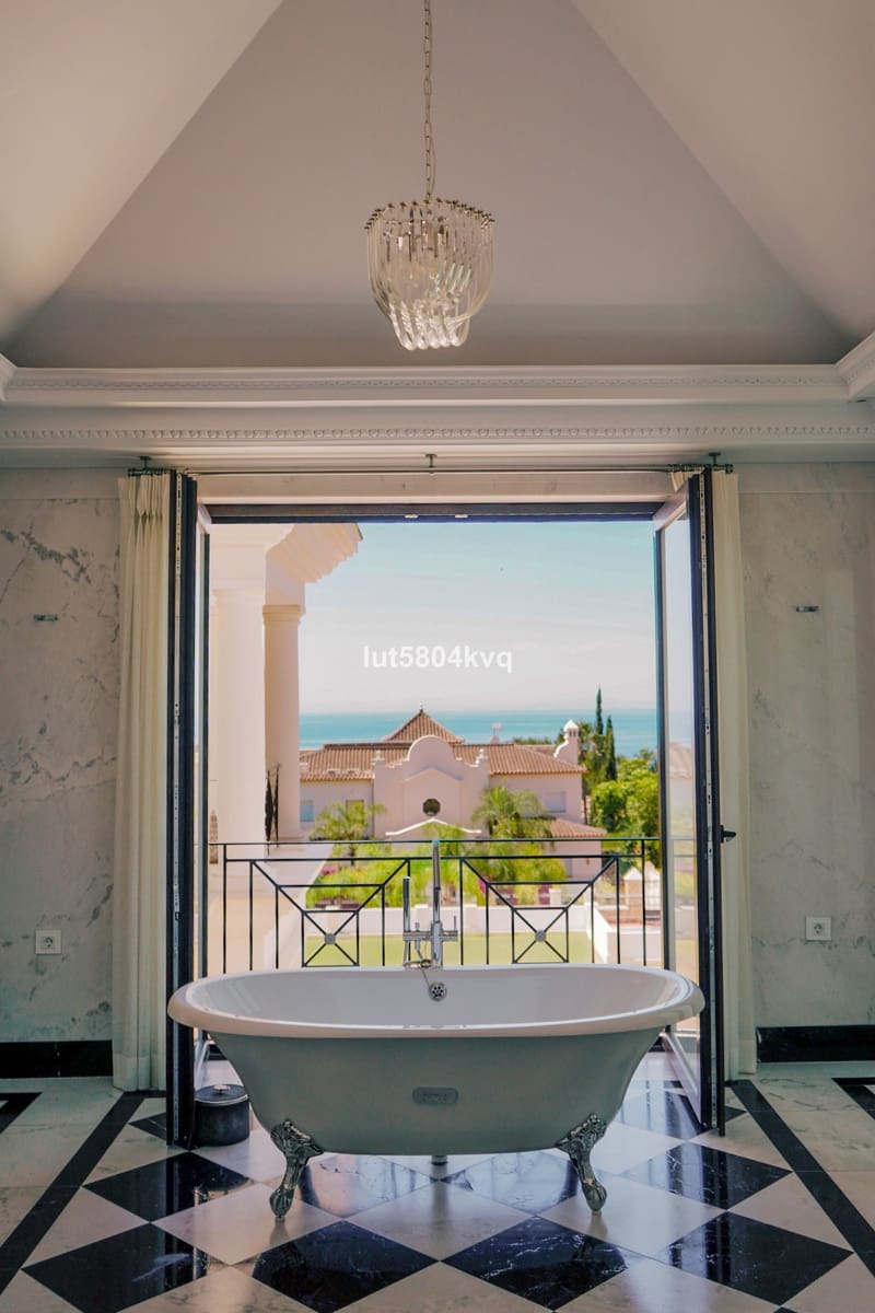 8 chambre Villa/Maison à vendre à Golden Mile avec piscine - 11 950 000 € (Ref: 9183401)