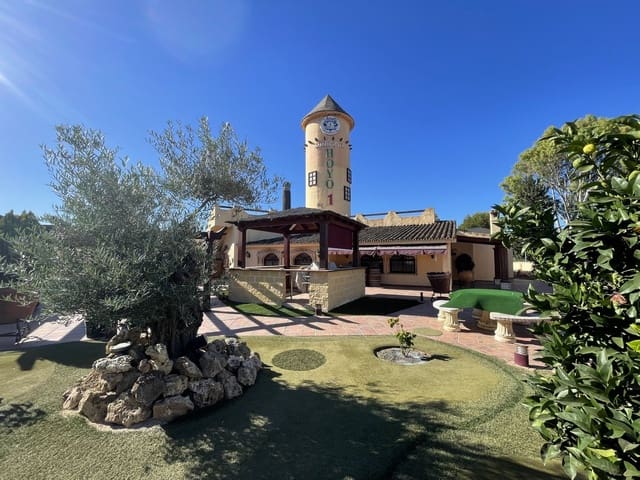 Restaurant/Bar til salg i El Paraiso, Estepona - € 1.800.000 (Ref: 9183414)