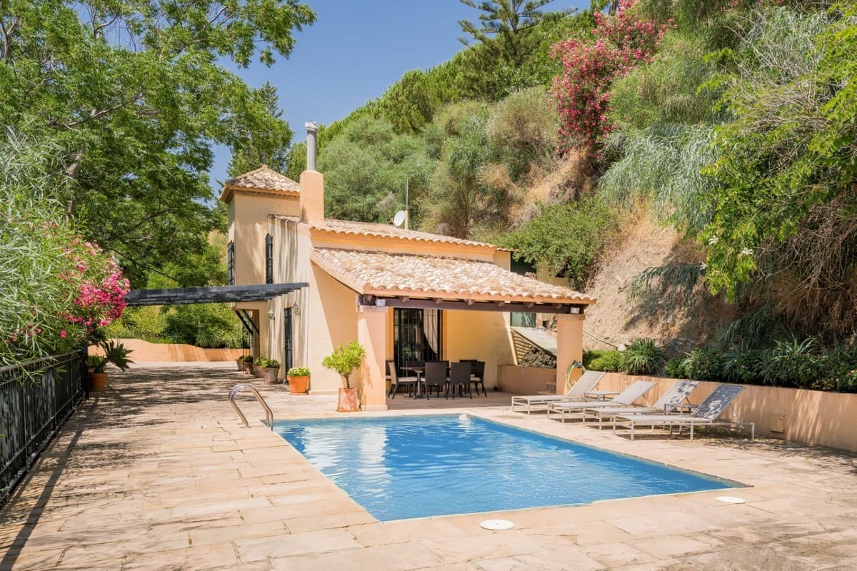 9 soveværelse Villa til salg i Ojen med swimmingpool - € 3.800.000 (Ref: 9185176)