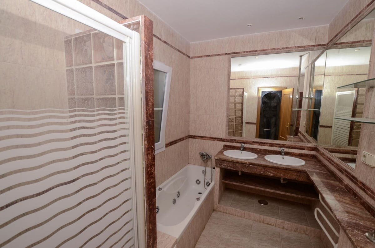 5 sypialnia Willa na sprzedaż w Sotogrande z basenem garażem - 1 450 000 € (Ref: 9185218)