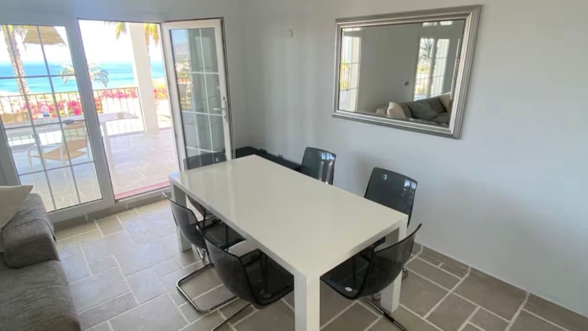 5 soveværelse Villa til salg i La Alcaidesa med swimmingpool garage - € 1.885.000 (Ref: 9185234)