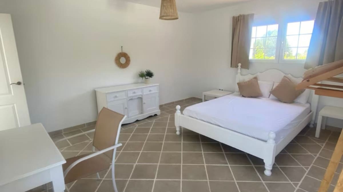 5 soveværelse Villa til salg i La Alcaidesa med swimmingpool garage - € 1.885.000 (Ref: 9185234)