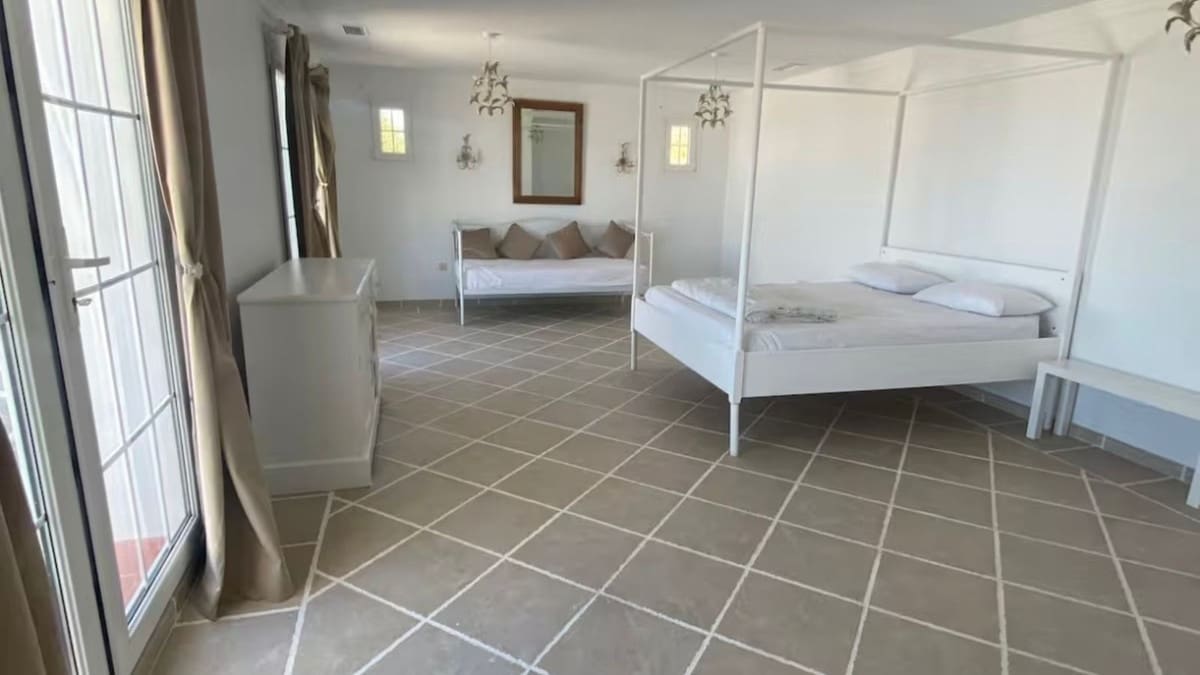 5 soveværelse Villa til salg i La Alcaidesa med swimmingpool garage - € 1.885.000 (Ref: 9185234)