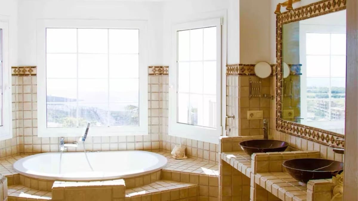 5 soveværelse Villa til salg i La Alcaidesa med swimmingpool garage - € 1.885.000 (Ref: 9185234)