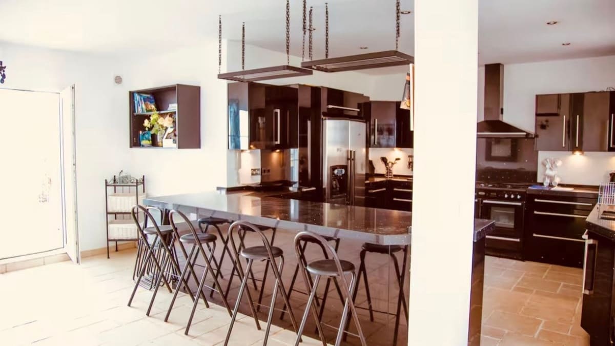 5 soveværelse Villa til salg i La Alcaidesa med swimmingpool garage - € 1.885.000 (Ref: 9185234)