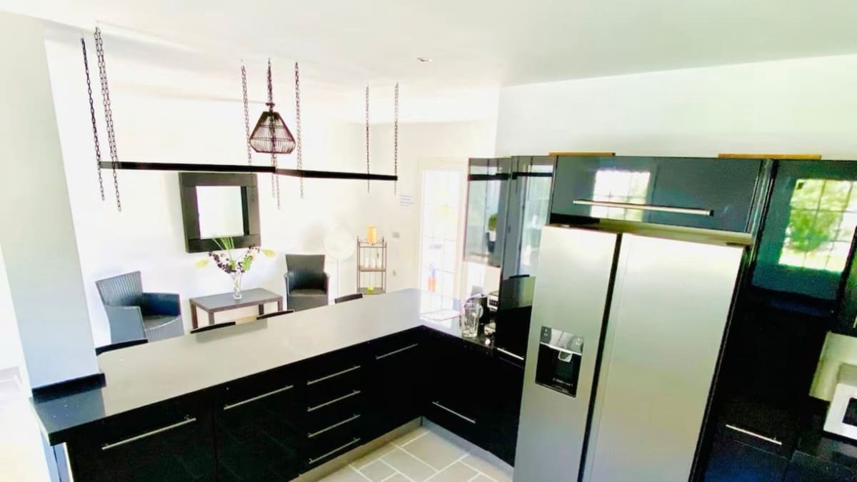 5 soveværelse Villa til salg i La Alcaidesa med swimmingpool garage - € 1.885.000 (Ref: 9185234)