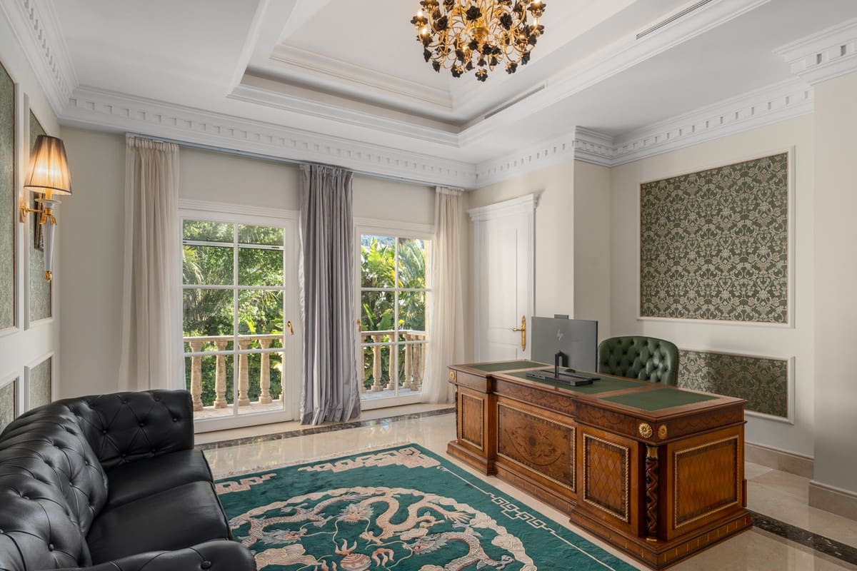 7 soverom Villa til salgs i Golden Mile med svømmebasseng - € 16 000 000 (Ref: 9186726)