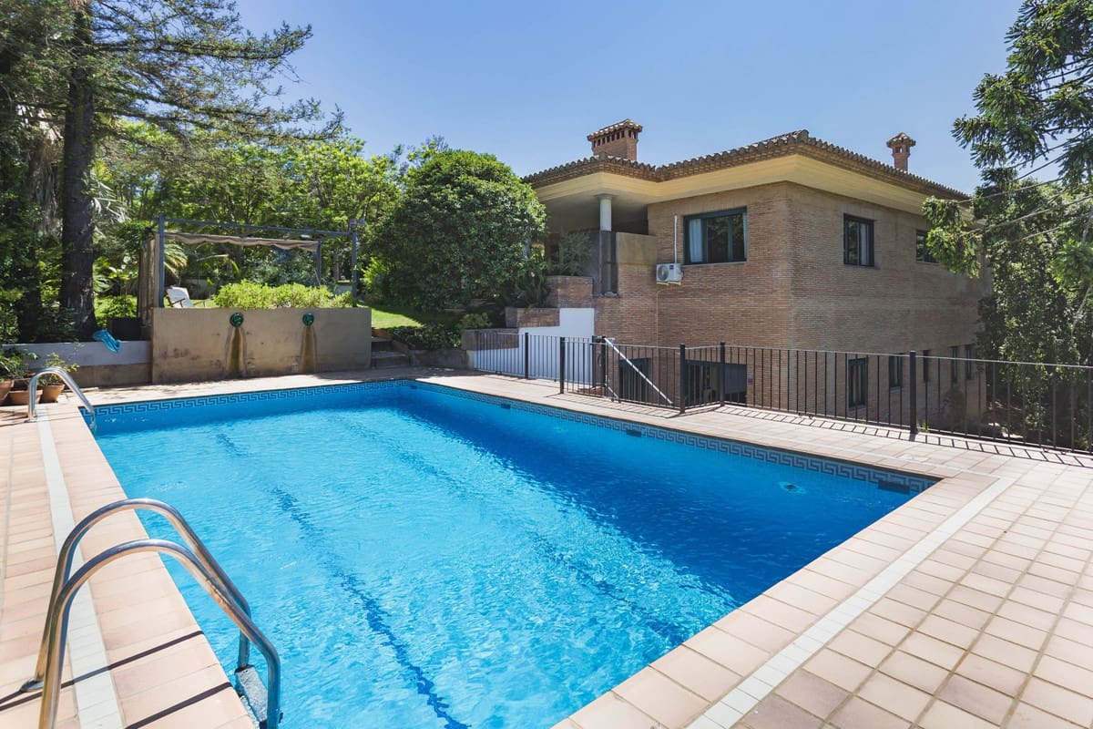 5 soveværelse Villa til salg i San Roque med swimmingpool - € 1.550.000 (Ref: 9188152)