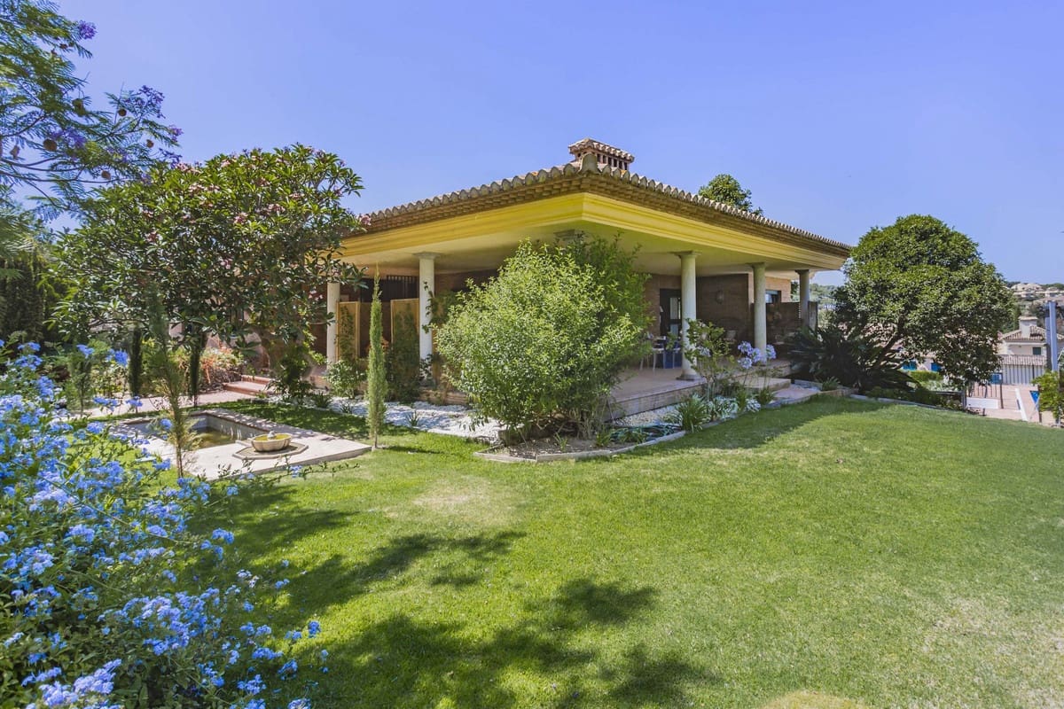 5 soveværelse Villa til salg i San Roque med swimmingpool - € 1.550.000 (Ref: 9188152)