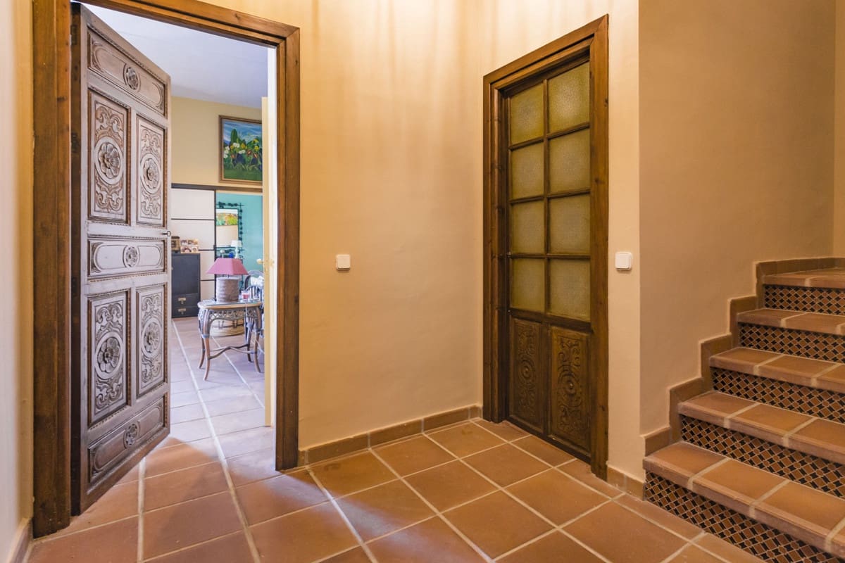 5 soveværelse Villa til salg i San Roque med swimmingpool - € 1.550.000 (Ref: 9188152)