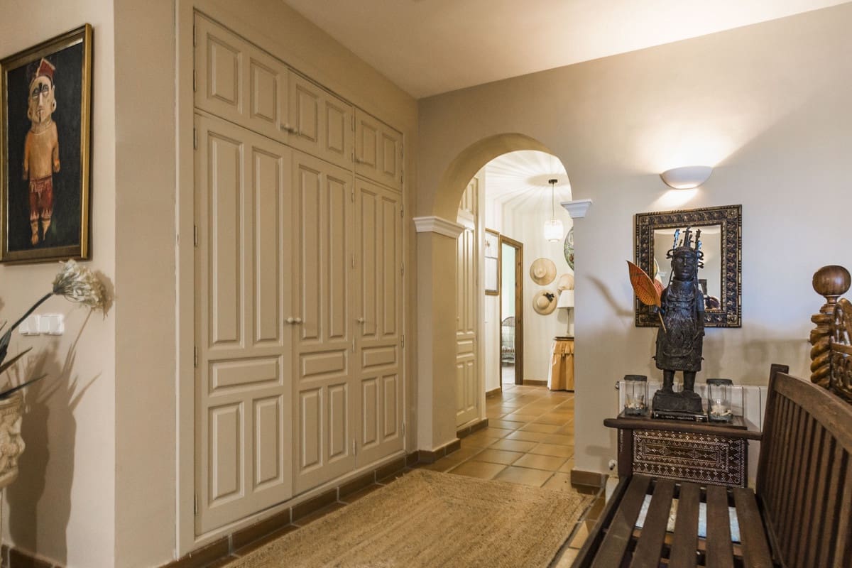 5 soveværelse Villa til salg i San Roque med swimmingpool - € 1.550.000 (Ref: 9188152)