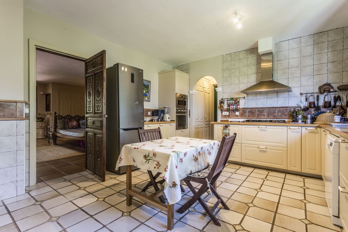 5 soveværelse Villa til salg i San Roque med swimmingpool - € 1.550.000 (Ref: 9188152)