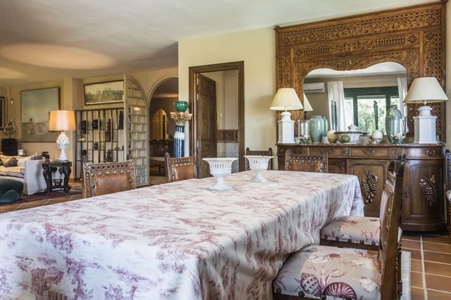 5 bedroom Villa for sale in San Enrique - Guadiaro -  Pueblo Nuevo, San Roque with pool - € 1,550,000 (Ref: 9188152)