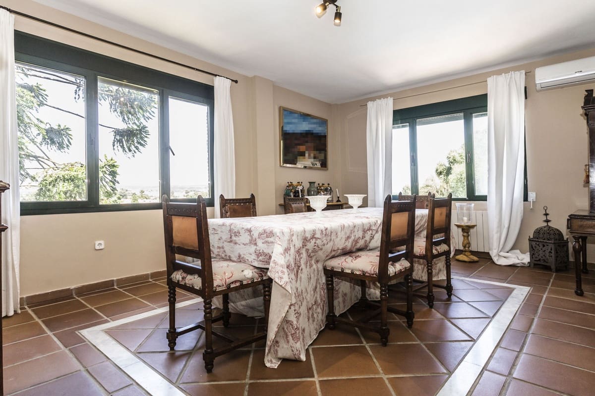 5 soveværelse Villa til salg i San Roque med swimmingpool - € 1.550.000 (Ref: 9188152)