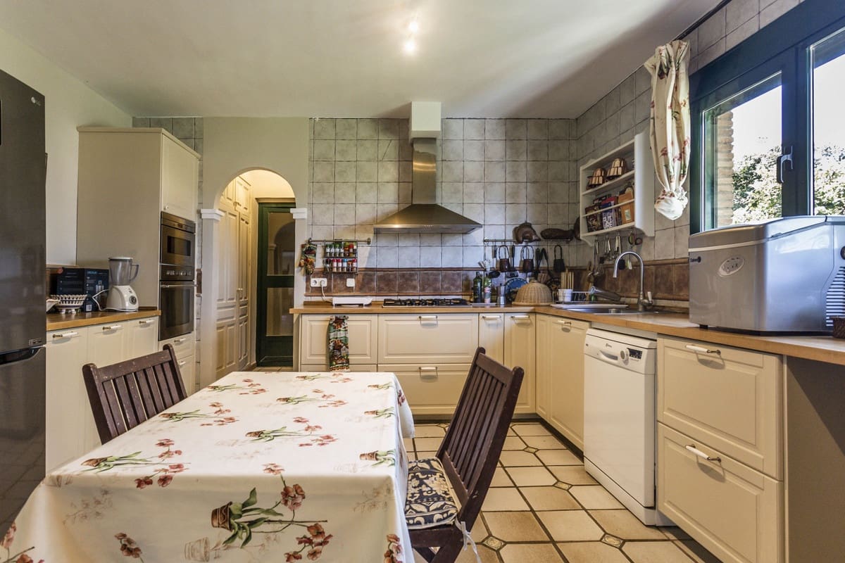 5 soveværelse Villa til salg i San Roque med swimmingpool - € 1.550.000 (Ref: 9188152)