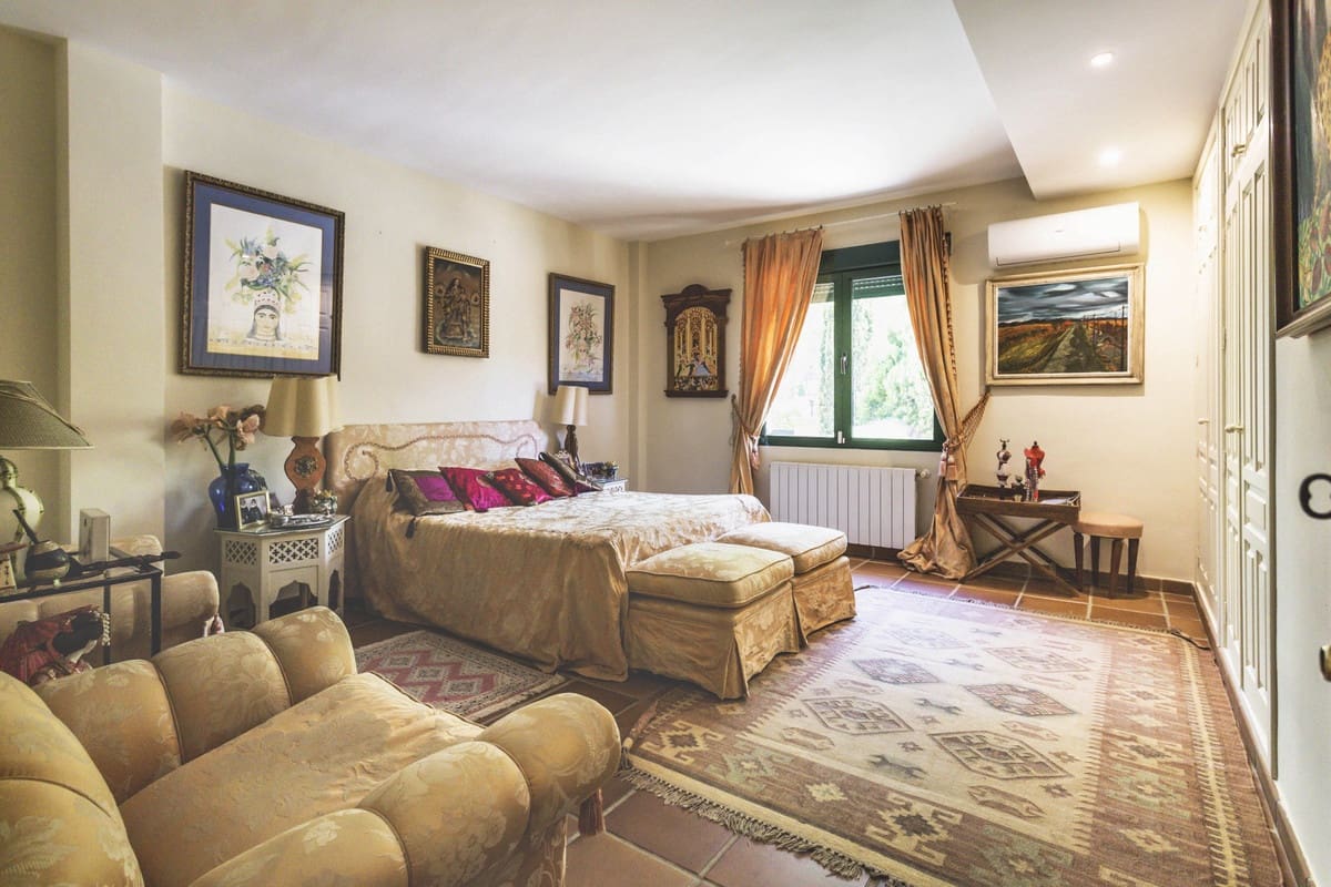 5 soveværelse Villa til salg i San Roque med swimmingpool - € 1.550.000 (Ref: 9188152)