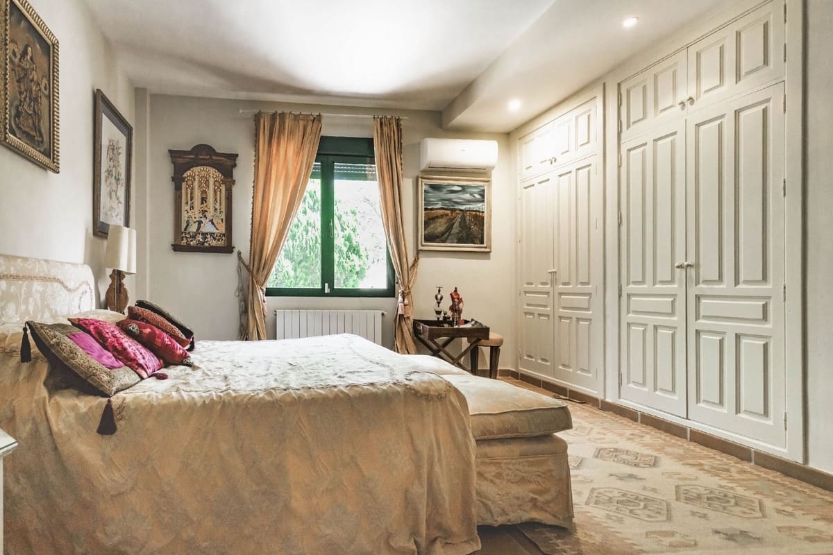 5 soveværelse Villa til salg i San Roque med swimmingpool - € 1.550.000 (Ref: 9188152)