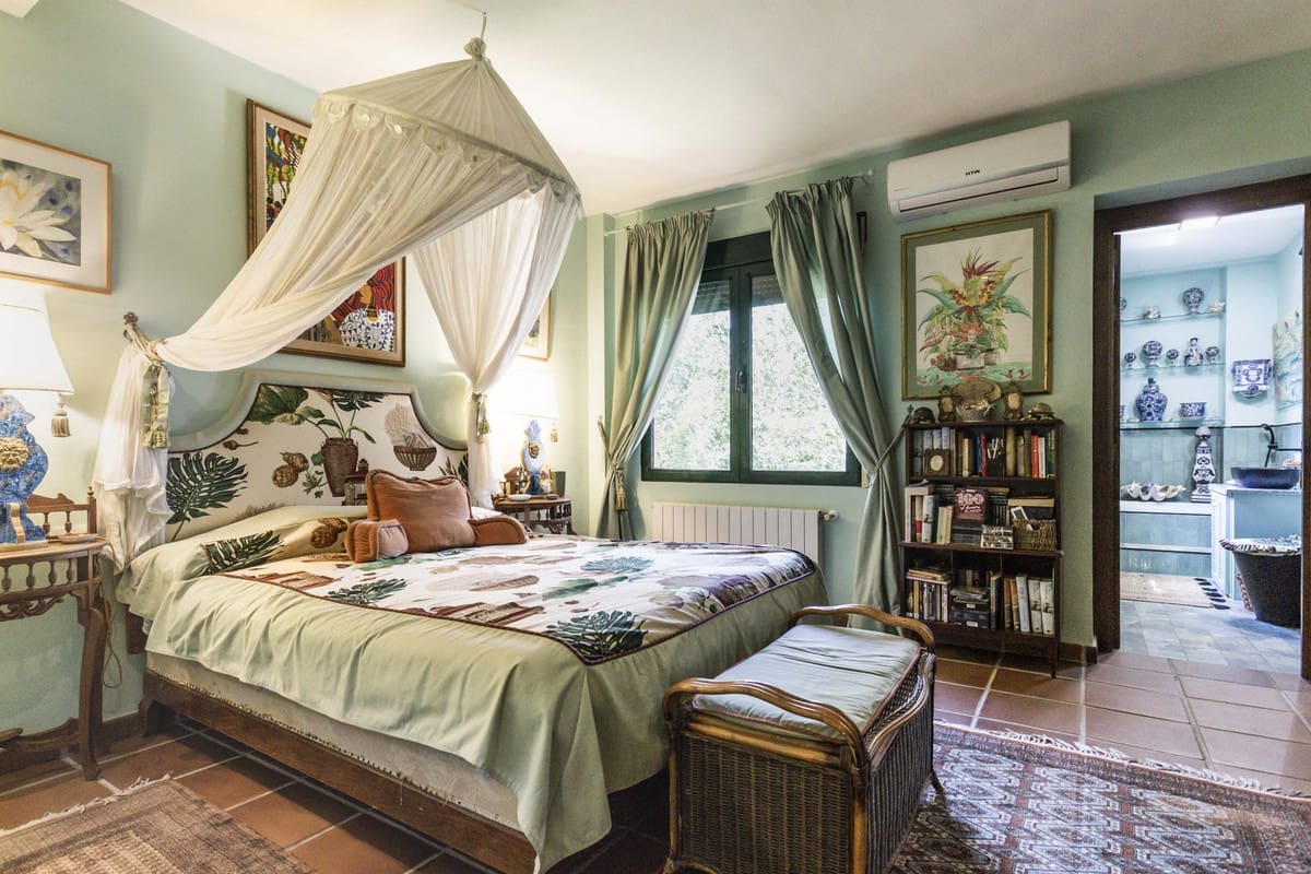 5 soveværelse Villa til salg i San Roque med swimmingpool - € 1.550.000 (Ref: 9188152)