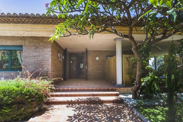 5 bedroom Villa for sale in San Enrique - Guadiaro -  Pueblo Nuevo, San Roque with pool - € 1,550,000 (Ref: 9188152)