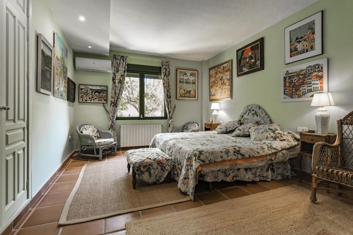 5 soveværelse Villa til salg i San Roque med swimmingpool - € 1.550.000 (Ref: 9188152)