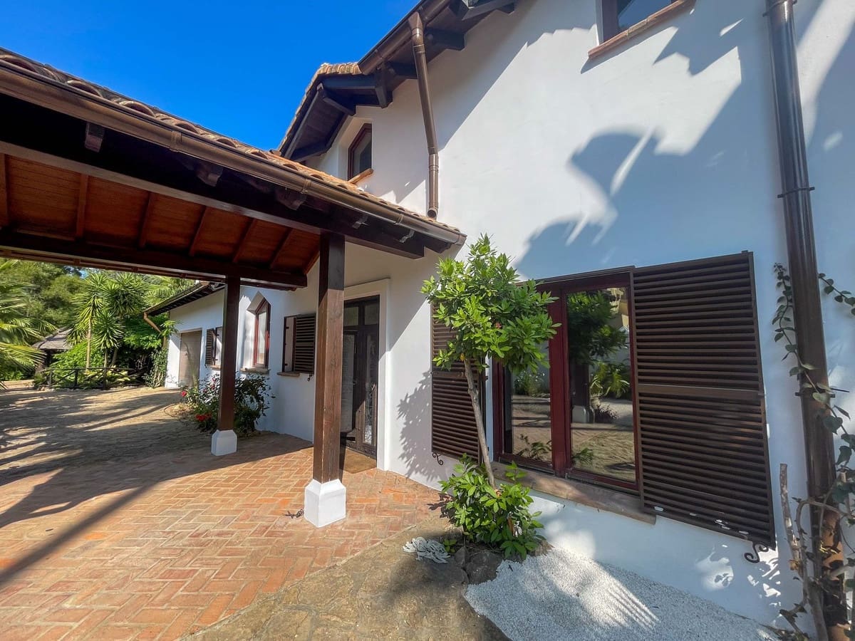 6 soveværelse Villa til salg i Sotogrande med swimmingpool - € 1.595.000 (Ref: 9188182)