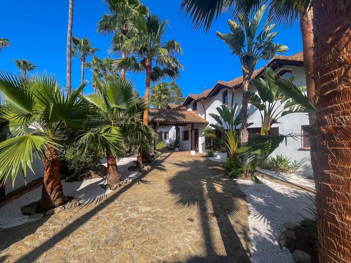 6 soveværelse Villa til salg i Sotogrande med swimmingpool - € 1.595.000 (Ref: 9188182)