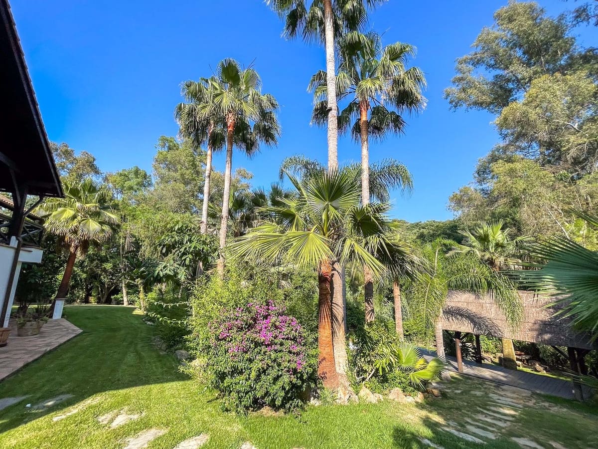 6 soveværelse Villa til salg i Sotogrande med swimmingpool - € 1.595.000 (Ref: 9188182)