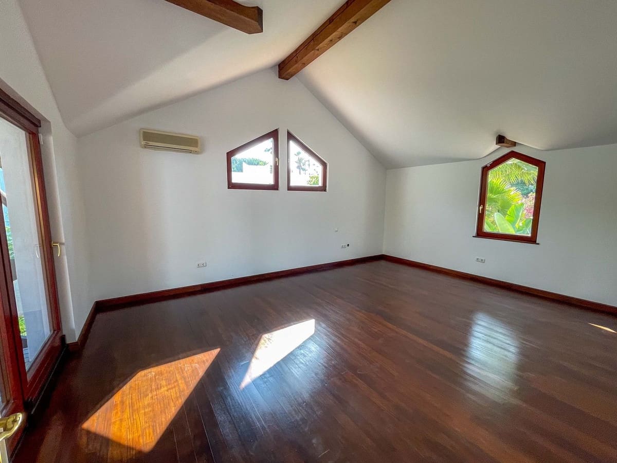 6 soveværelse Villa til salg i Sotogrande med swimmingpool - € 1.595.000 (Ref: 9188182)