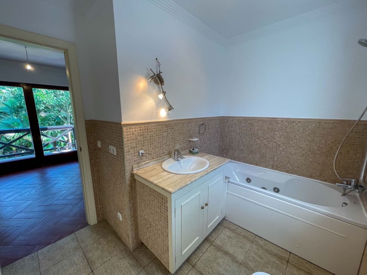 6 soveværelse Villa til salg i Sotogrande med swimmingpool - € 1.595.000 (Ref: 9188182)