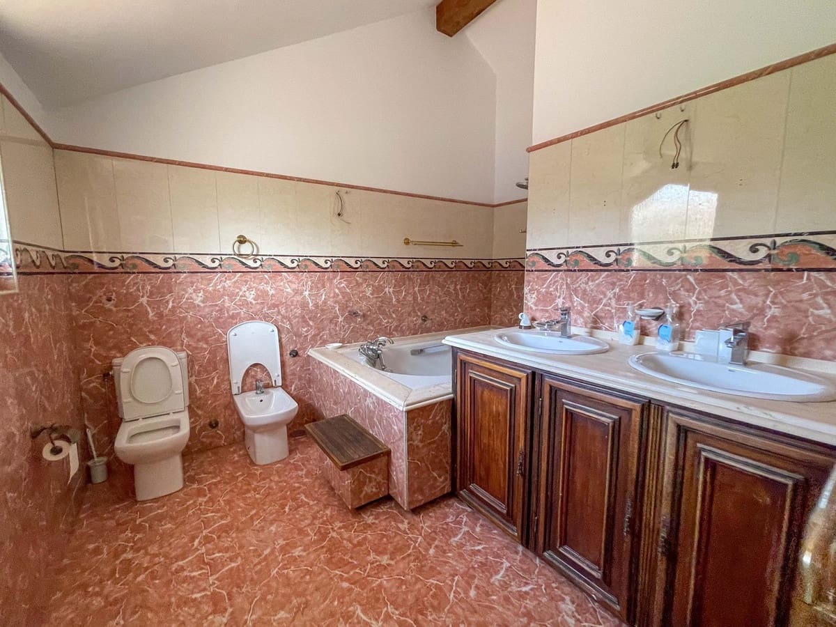 6 soveværelse Villa til salg i Sotogrande med swimmingpool - € 1.595.000 (Ref: 9188182)