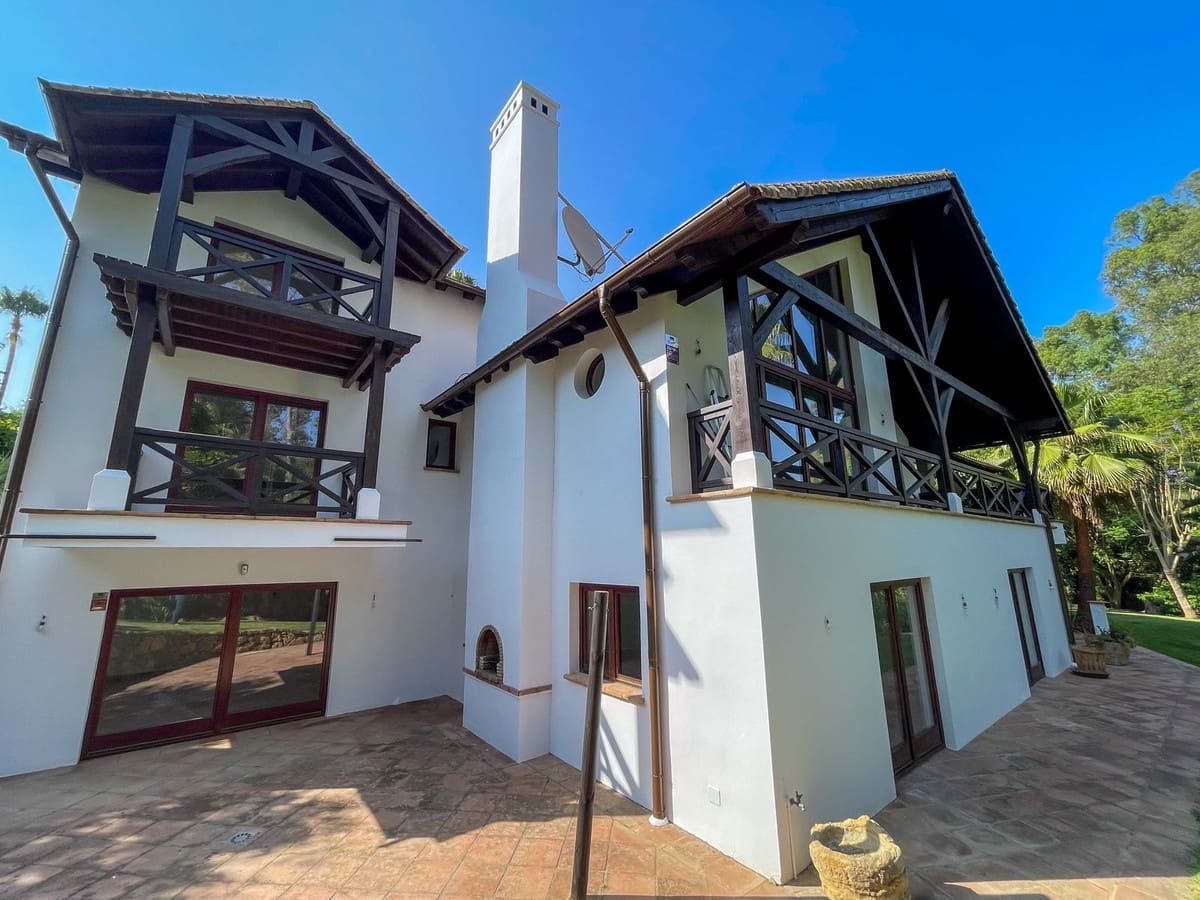 6 soveværelse Villa til salg i Sotogrande med swimmingpool - € 1.595.000 (Ref: 9188182)