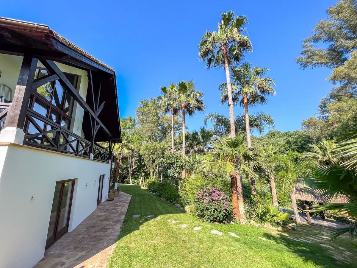 6 soveværelse Villa til salg i Sotogrande med swimmingpool - € 1.595.000 (Ref: 9188182)