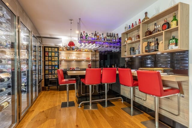 8 soverom Villa til salgs i Villa Cristina, Málaga by med svømmebasseng - € 15 000 000 (Ref: 9189587)