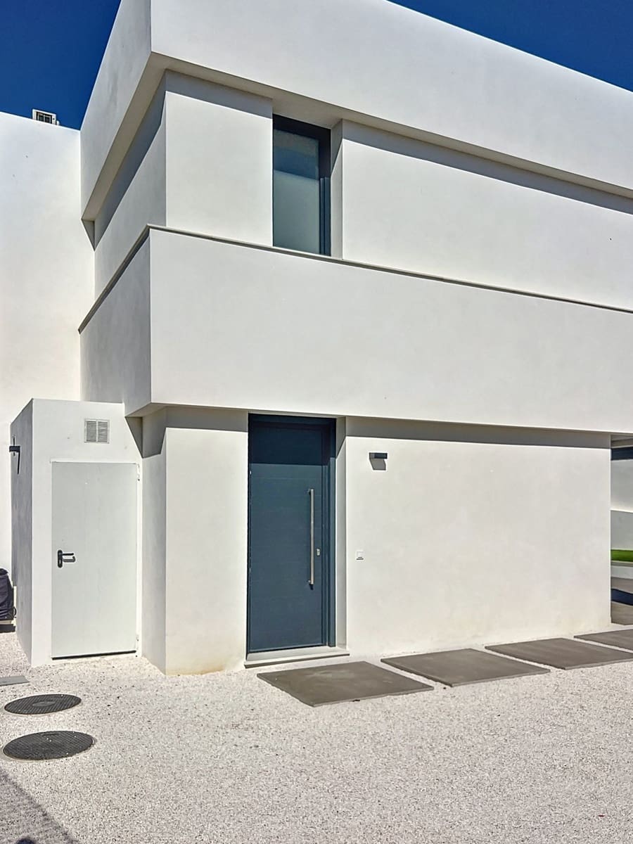 4 bedroom Villa for sale in Manilva with pool - € 1,395,000 (Ref: 9190905)