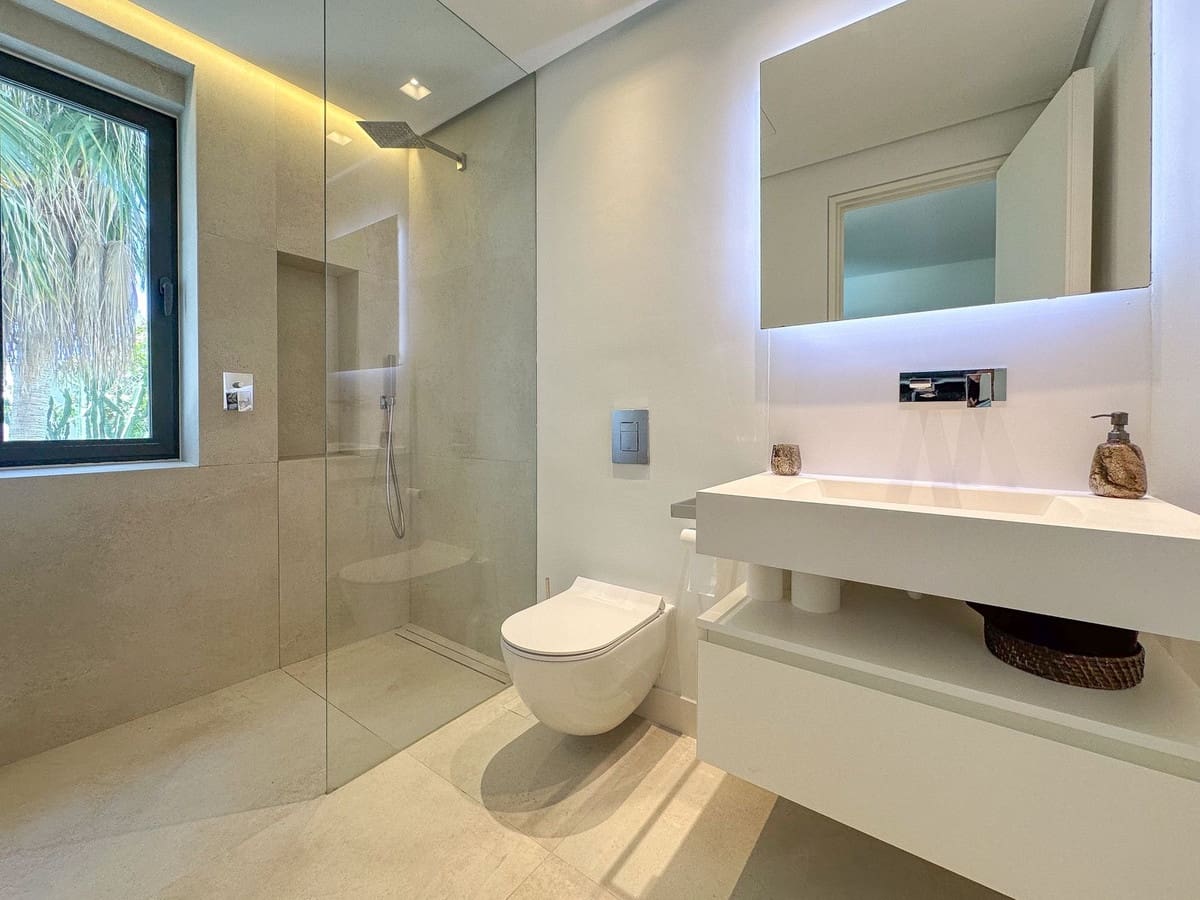 5 soverom Villa til salgs i Golden Mile med svømmebasseng - € 5 450 000 (Ref: 9195361)