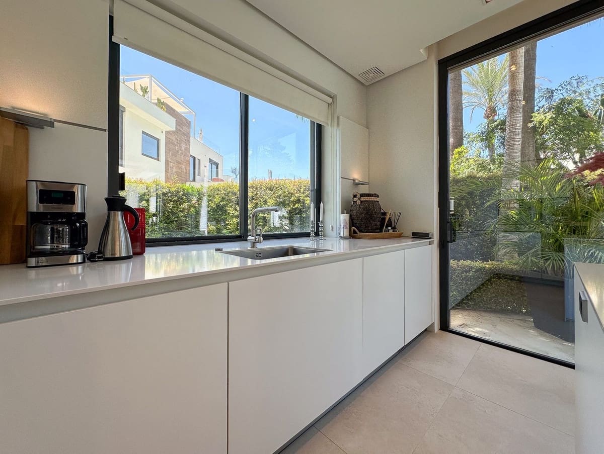 5 soverom Villa til salgs i Golden Mile med svømmebasseng - € 5 450 000 (Ref: 9195361)