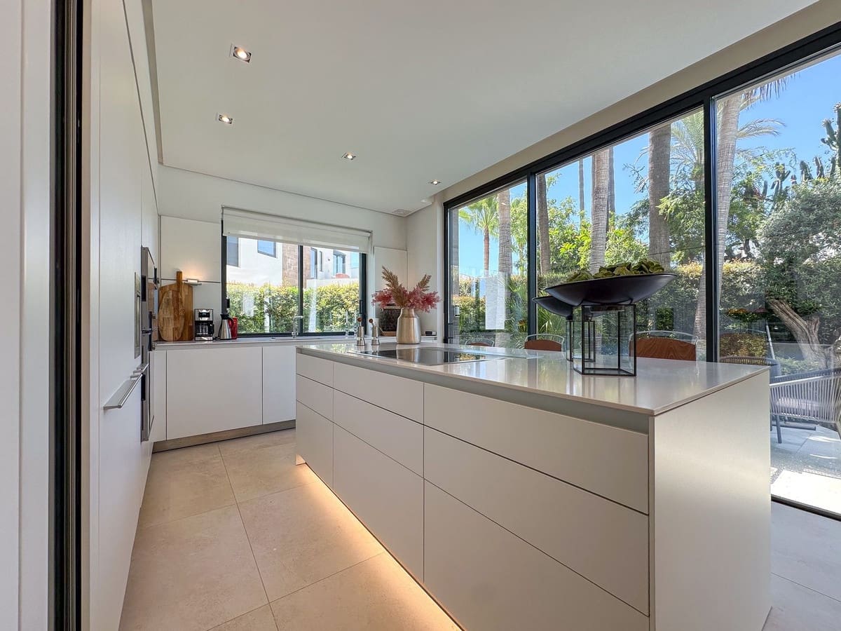 5 soverom Villa til salgs i Golden Mile med svømmebasseng - € 5 450 000 (Ref: 9195361)