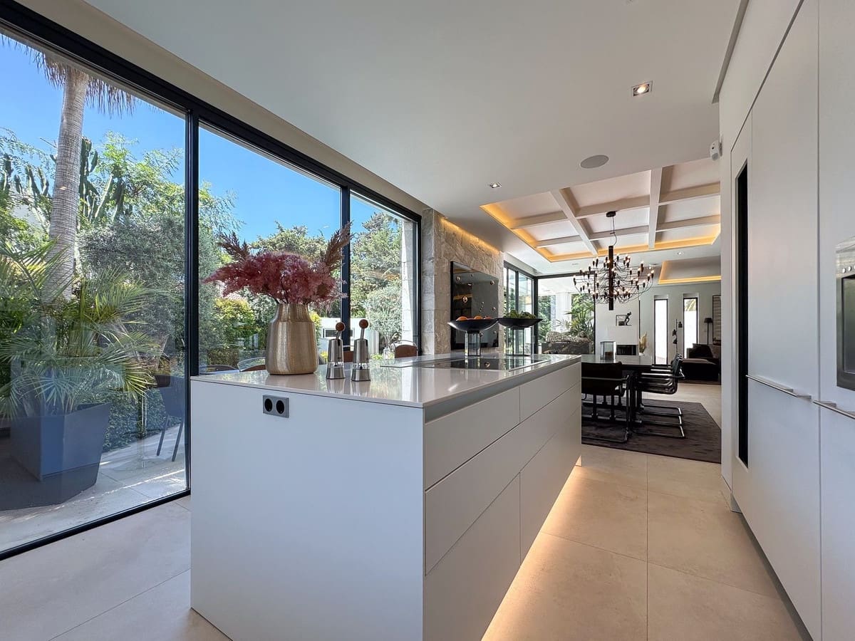 5 soverom Villa til salgs i Golden Mile med svømmebasseng - € 5 450 000 (Ref: 9195361)