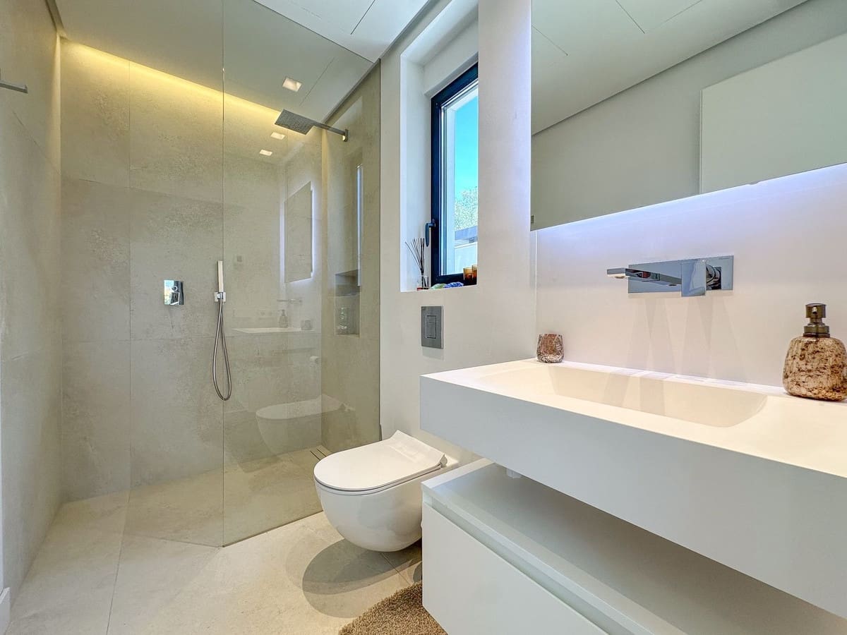 5 soverom Villa til salgs i Golden Mile med svømmebasseng - € 5 450 000 (Ref: 9195361)